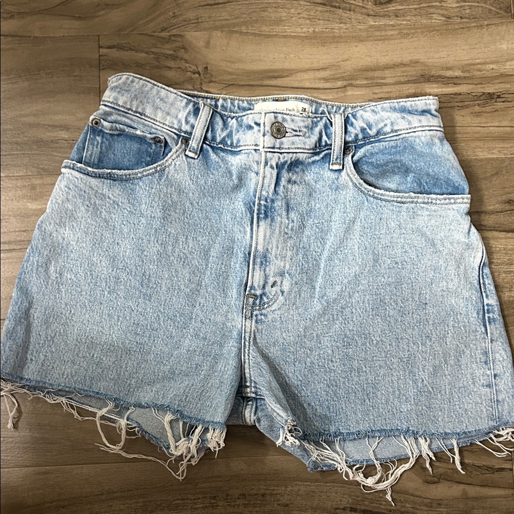 Abercrombie & Fitch Curve Love Denim Cutoff Shorts - Women - Picture 3 of 6